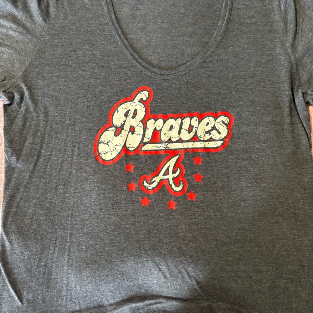 Genuine Merchandise Gray and Red Atlanta Braves Short Sleeve Tee